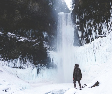 Person looking at the frozen snow around the brandywine Falls 