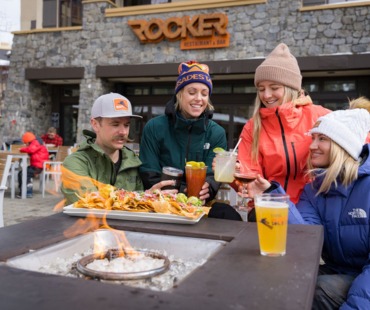 People enjoying apres beverage at Rockers