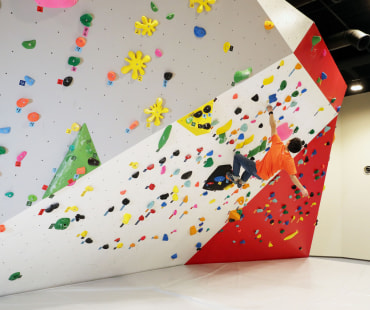 Bouldering at Lotte Arai