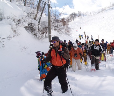 People taking a guided snowshoe tour