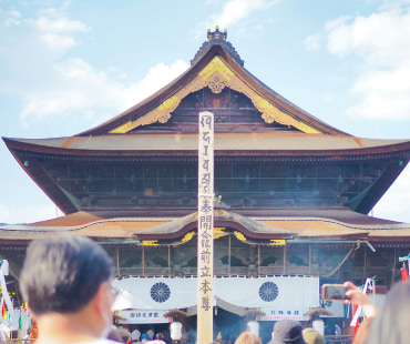 Zenkoji Temple filled with people