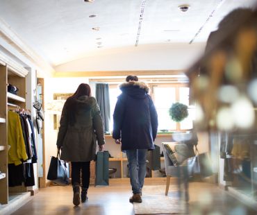 Couple carrying shopping bags 