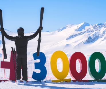 The 3000 sign on the glacier