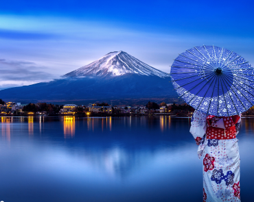 Geisha looking at Mount Fuji